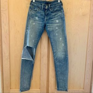 Here are a beautiful pair of women’s RRL Ralph Lauren jeans. Size 25